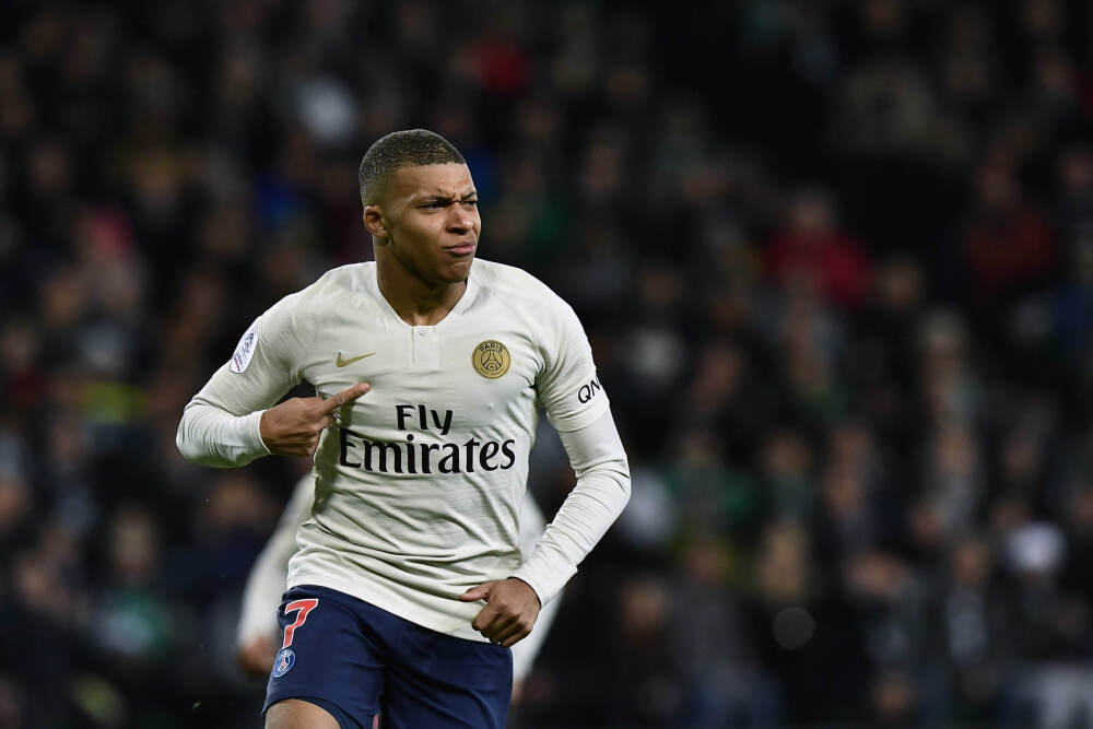 并购不断 安踏能否改变“双巨头垄断”格局